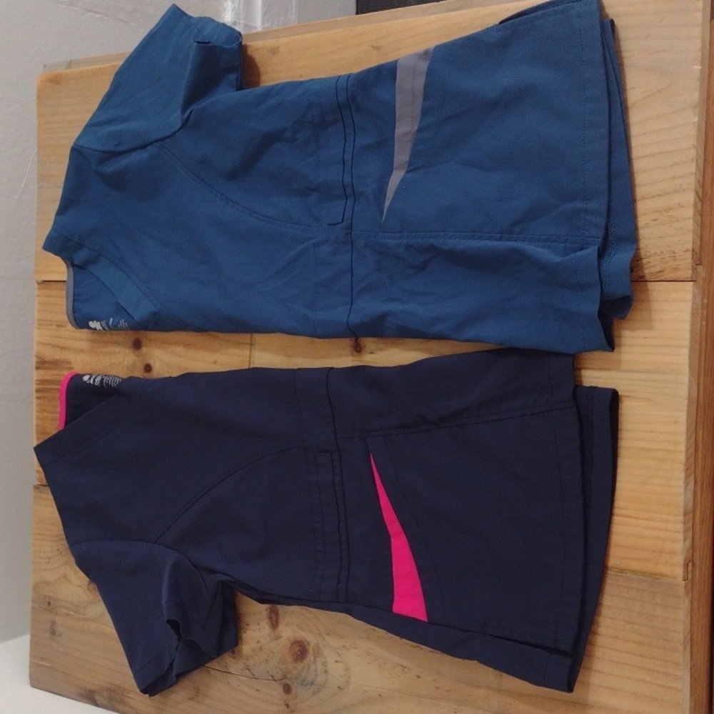 Dagacci Natural Stretch Bundle of 2 Scrub Tops Size S